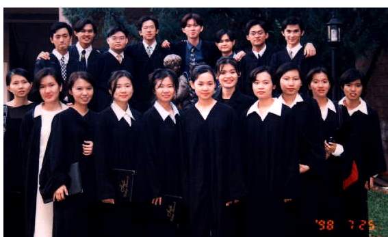 graduate1.jpg (26548 bytes)
